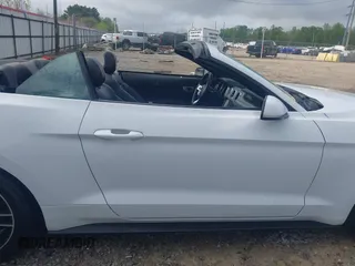 2022 Ford Mustang EcoBoost z VIN 1FATP8UHXN5124073, wystawiony jako IAAI lot #41844813 z przebiegiem 63 425 mil mil oraz . Historia ofert i sprzedaży dostępna na DreamBid. Obrazek 14.