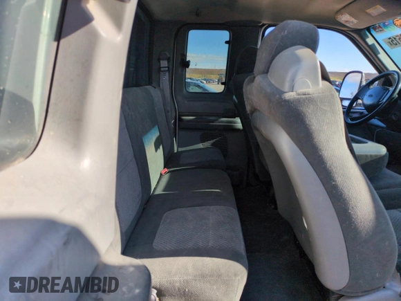 2002 Ford F-250 XL с VIN 1FTNX21F12EA84786, выставлен на аукционе Copart как лот 54698515 с пробегом 290 820 миль миль и Списание • Salvage title. История ставок и продаж доступна на DreamBid. Изображение 10.