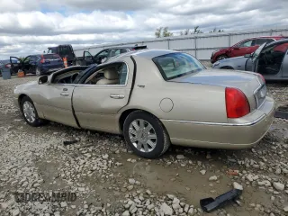 2005 Lincoln Town Car Signature Limited z VIN 1LNHM82W25Y620232, wystawiony jako Copart lot #57701395 z przebiegiem 263 977 mil mil oraz Nie do naprawy. Historia ofert i sprzedaży dostępna na DreamBid. Obrazek 2.
