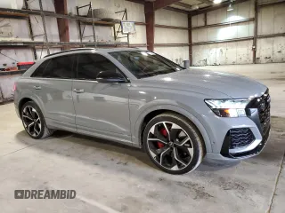 2023 Audi RS Q8 z VIN WU1ARBF15PD013337, wystawiony jako Copart lot #51089565 z przebiegiem 23 470 mil mil oraz Czysty tytuł • Clean title. Historia ofert i sprzedaży dostępna na DreamBid. Obrazek 4.