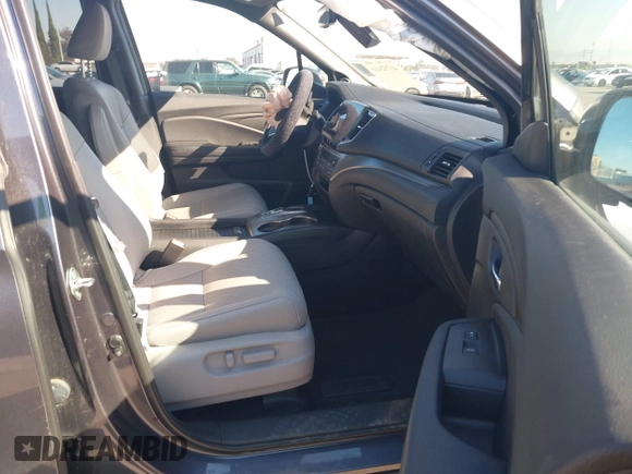 2019 Honda Passport EX-L with VIN 5FNYF7H58KB006501, listed as a IAAI auction lot 41752416 with 60,820 mi miles and . Bid and sale history available at carsss.com. Image 5.
