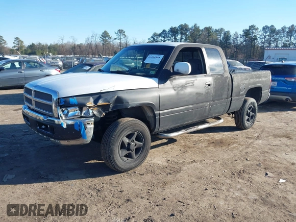 1998 Dodge 1500 z VIN 3B7HF13YXWG142885, wystawiony jako IAAI lot #41404805 z przebiegiem 252 588 mil mil oraz . Historia ofert i sprzedaży dostępna na DreamBid. Obrazek 2.