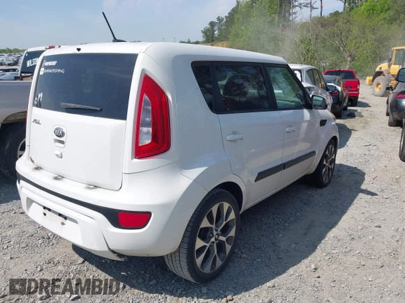 2013 Kia Soul ! with VIN KNDJT2A65D7588128, listed as a IAAI auction lot 42072496 with 178,406 mi miles. Bid and sale history available at carsss.com. Image 4.
