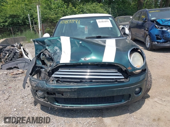 2009 MINI Hardtop z VIN WMWMF33549TU71313, wystawiony jako IAAI lot #42483891 z przebiegiem 122 577 mil mil oraz . Historia ofert i sprzedaży dostępna na DreamBid. Obrazek 12.