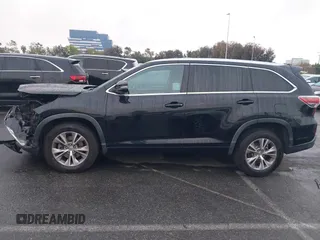 2015 Toyota Highlander XLE z VIN 5TDKKRFHXFS109236, wystawiony jako IAAI lot #41915934 z przebiegiem 102 536 mil mil oraz . Historia ofert i sprzedaży dostępna na DreamBid. Obrazek 15.