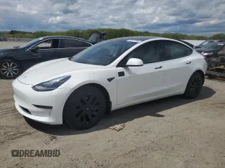 2022 Tesla Model 3 z VIN 5YJ3E1EA9NF102167, wystawiony jako Copart lot #56127095 z przebiegiem 28 919 mil mil oraz Szkoda całkowita • Salvage title. Historia ofert i sprzedaży dostępna na DreamBid. Obrazek 1.