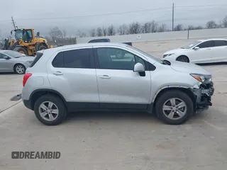 2022 Chevrolet Trax LS with VIN KL7CJNSM1NB527142, listed as a IAAI auction lot 41571815 with 13,136 mi miles. Bid and sale history available at carsss.com. Image 13.