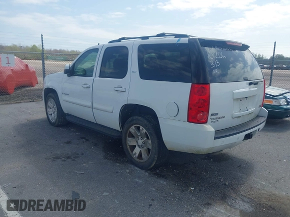 2008 GMC Yukon SLT w/4SB with VIN 1GKFC130X8R101206, listed as a IAAI auction lot 41735535 with 204,958 mi miles. Bid and sale history available at carsss.com. Image 3.