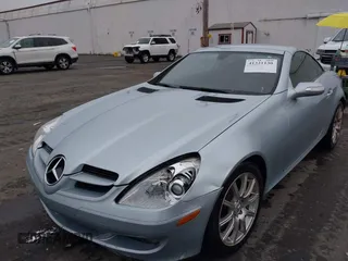 2005 Mercedes-Benz SLK 230/320 z VIN WDBWK56FX5F040781, wystawiony jako IAAI lot #41321130 z przebiegiem 100 319 mil mil oraz . Historia ofert i sprzedaży dostępna na DreamBid. Obrazek 6.