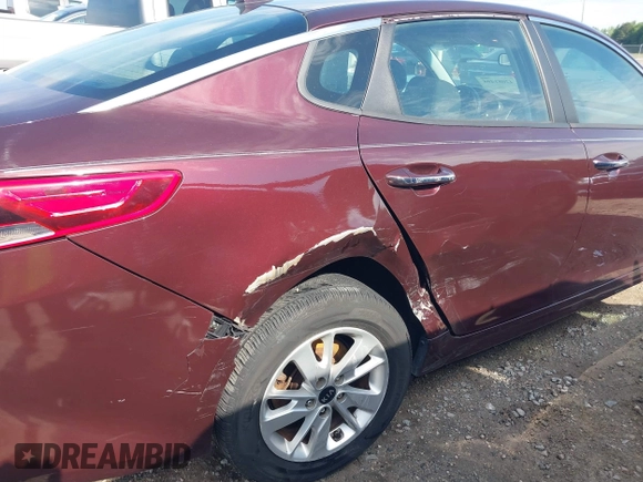 2018 Kia Optima LX z VIN 5XXGT4L39JG180260, wystawiony jako IAAI lot #42081495 z przebiegiem 173 200 mil mil oraz . Historia ofert i sprzedaży dostępna na DreamBid. Obrazek 6.
