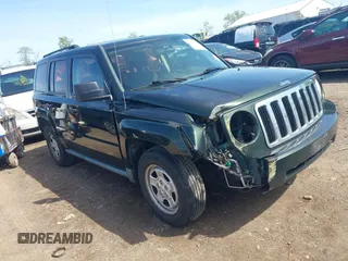 2010 Jeep Patriot Sport with VIN 1J4NT2GB8AD573538, listed as a IAAI auction lot 42113824 with 166,584 mi miles. Bid and sale history available at carsss.com. Image 1.