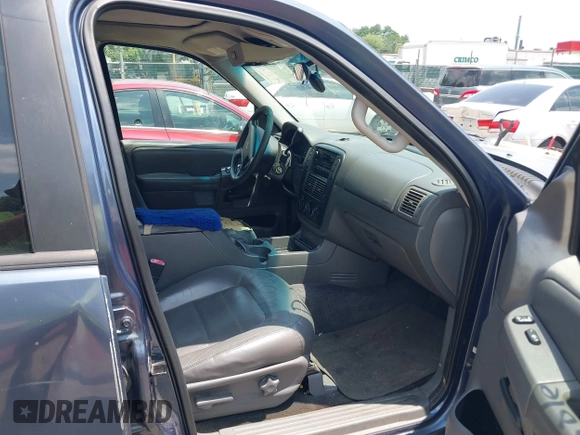 2002 Ford Explorer XLT z VIN 1FMZU73E62ZA22171, wystawiony jako IAAI lot #42600040 z przebiegiem 176 134 mil mil oraz . Historia ofert i sprzedaży dostępna na DreamBid. Obrazek 5.
