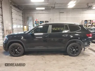2019 Volkswagen Atlas SE with VIN 1V2LR2CAXKC599542, listed as a IAAI auction lot 41628588 with 59,377 mi miles and . Bid and sale history available at DreamBid. Image 14.