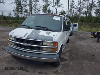 2000 Chevrolet Express with VIN 1GAHG39R9Y1231043, listed as a IAAI auction lot 40906500 with 71,979 mi miles. Bid and sale history available at carsss.com. Image 2.