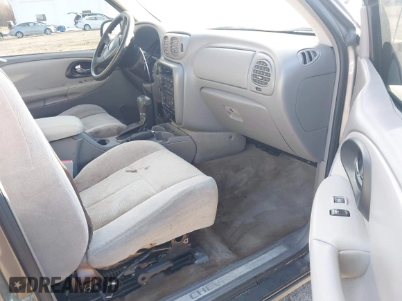 2006 Chevrolet TrailBlazer LS with VIN 1GNDT13S462249241, listed as a IAAI auction lot 41869456 with 228,053 mi miles. Bid and sale history available at carsss.com. Image 5.