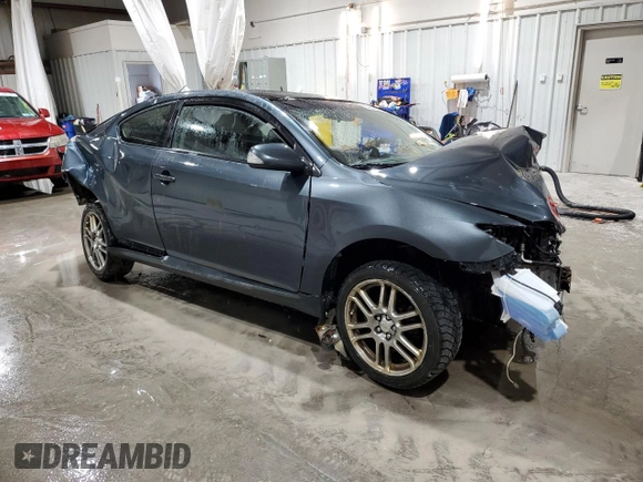2010 Scion tC z VIN JTKDE3B73A0307137, wystawiony jako Copart lot #57827935 z przebiegiem Nie podano mil oraz Nie do naprawy • Non repairable. Historia ofert i sprzedaży dostępna na DreamBid. Obrazek 4.