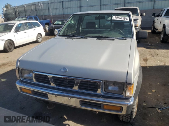 1996 Nissan Frontier XE z VIN 1N6SD11Y5TC327761, wystawiony jako Copart lot #79662594 z przebiegiem 151 631 mil mil oraz Szkoda całkowita • Salvage title. Historia ofert i sprzedaży dostępna na DreamBid. Obrazek 5.