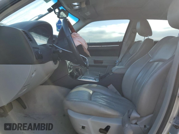 2005 Chrysler 300 C with VIN 2C3AA63H15H674199, listed as a Copart auction lot 47628215 with 154,052 mi miles and Salvage Title. Bid and sale history available at DreamBid. Image 7.