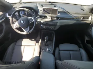 2020 BMW X2 sDrive28i z VIN WBXYH9C07L5P73232, wystawiony jako Copart lot #51948905 z przebiegiem Nie podano mil oraz Szkoda całkowita • Salvage title. Historia ofert i sprzedaży dostępna na DreamBid. Obrazek 8.