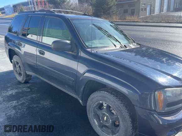 2007 Chevrolet TrailBlazer LS with VIN 1GNDT13S072187063, listed as a IAAI auction lot 41809118 with 122,816 mi miles. Bid and sale history available at carsss.com. Image 1.