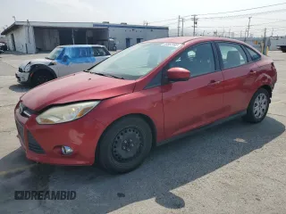 2012 Ford Focus SE with VIN 1FAHP3F28CL431445, listed as a Copart auction lot 59562595 with 152,842 mi miles and Salvage title. Bid and sale history available at DreamBid. Image 1.