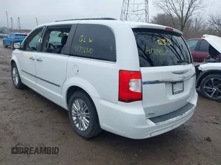 2015 Chrysler Town & Country Touring L z VIN 2C4RC1CG5FR655959, wystawiony jako IAAI lot #41728310 z przebiegiem 187 922 mil mil oraz . Historia ofert i sprzedaży dostępna na DreamBid. Obrazek 3.