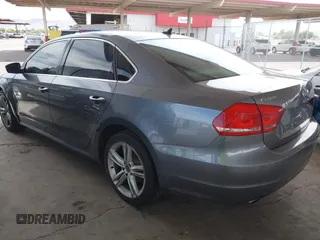 2015 Volkswagen Passat SE z VIN 1VWBV7A37FC072619, wystawiony jako IAAI lot #42389938 z przebiegiem 159 709 mil mil oraz . Historia ofert i sprzedaży dostępna na DreamBid. Obrazek 3.