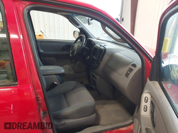 2001 Ford Escape XLS with VIN 1FMYU02191KE79727, listed as a IAAI auction lot 41720383 with 223,554 mi miles. Bid and sale history available at carsss.com. Image 5.