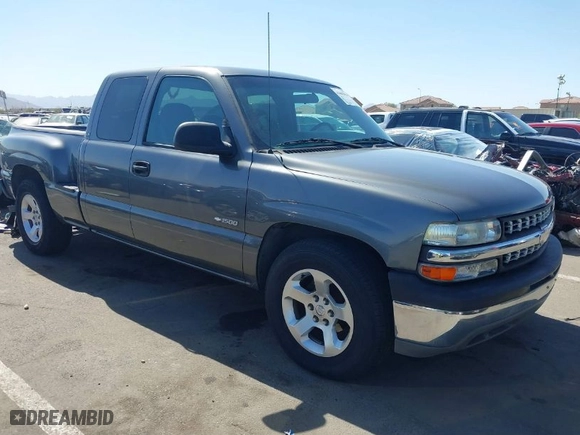 2001 Chevrolet Silverado 1500 LS with VIN 2GCEC19V411309090, listed as a IAAI auction lot 41693056 with 174,262 mi miles. Bid and sale history available at carsss.com. Image 1.