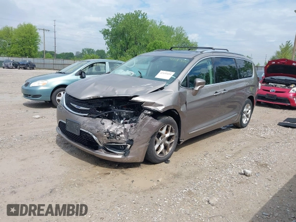 2018 Chrysler Pacifica Touring L Plus z VIN 2C4RC1EG8JR293843, wystawiony jako IAAI lot #42193451 z przebiegiem 115 588 mil mil oraz . Historia ofert i sprzedaży dostępna na DreamBid. Obrazek 17.