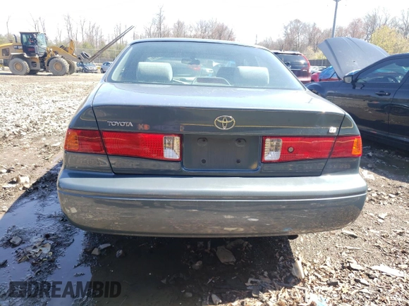 2001 Toyota Camry CE z VIN 4T1BG22KX1U788449, wystawiony jako Copart lot #48906494 z przebiegiem 105 062 mil mil oraz Szkoda całkowita • Salvage title. Historia ofert i sprzedaży dostępna na DreamBid. Obrazek 6.