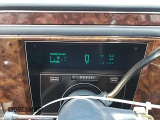 1990 Cadillac Brougham z VIN 1G6DW54Y9LR710711, wystawiony jako Copart lot #57469165 z przebiegiem Nie podano mil oraz Nie do naprawy • Non repairable. Historia ofert i sprzedaży dostępna na DreamBid. Obrazek 9.