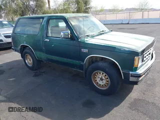 1986 Chevrolet Blazer z VIN 1G8CT18R5G8107497, wystawiony jako IAAI lot #41857104 z przebiegiem 220 287 mil mil oraz . Historia ofert i sprzedaży dostępna na DreamBid. Obrazek 1.