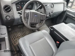 2013 Ford F-250 XL z VIN 1FTBF2B60DEA76430, wystawiony jako Copart lot #59548215 z przebiegiem 305 391 mil mil oraz Czysty tytuł • Clean title. Historia ofert i sprzedaży dostępna na DreamBid. Obrazek 8.