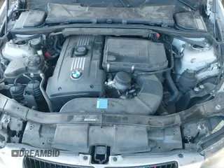 2007 BMW 3 Series 335i z VIN WBAVB73597P100158, wystawiony jako IAAI lot #43271525 z przebiegiem Nie podano mil oraz . Historia ofert i sprzedaży dostępna na DreamBid. Obrazek 12.