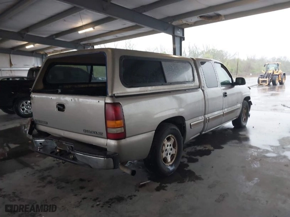 2001 Chevrolet Silverado 1500 LS with VIN 2GCEC19V811229792, listed as a IAAI auction lot 41844893 with 284,568 mi miles. Bid and sale history available at carsss.com. Image 4.