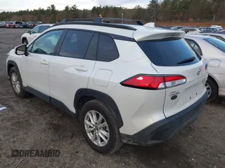 2022 Toyota Corolla Cross LE z VIN 7MUBAABG0NV030759, wystawiony jako IAAI lot #41821277 z przebiegiem 16 044 mil mil oraz . Historia ofert i sprzedaży dostępna na DreamBid. Obrazek 3.