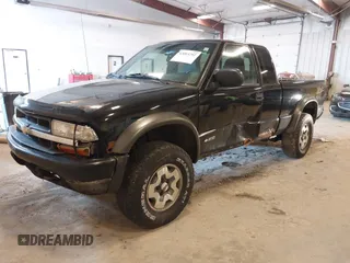 2002 Chevrolet S-10 LS with VIN 1GCCT19W728130377, listed as a IAAI auction lot 42003292 with 248,750 mi miles. Bid and sale history available at carsss.com. Image 2.