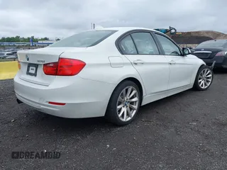 2012 BMW 3 Series 328i с VIN WBA3A5C57CF341151, выставлен на аукционе IAAI как лот 42259279 с пробегом 70 035 миль миль и . История ставок и продаж доступна на DreamBid. Изображение 4.