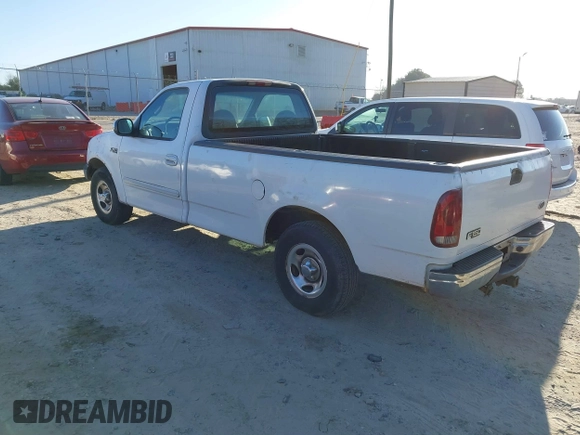 2001 Ford F-150 XL z VIN 1FTRF17W81NA20197, wystawiony jako IAAI lot #41650417 z przebiegiem 402 114 mil mil oraz . Historia ofert i sprzedaży dostępna na DreamBid. Obrazek 3.