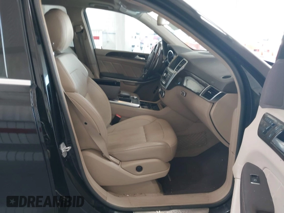 2014 Mercedes-Benz GL 450 z VIN 4JGDF7CE7EA435479, wystawiony jako IAAI lot #42280243 z przebiegiem 138 930 mil mil oraz . Historia ofert i sprzedaży dostępna na DreamBid. Obrazek 5.