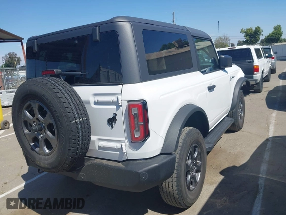 2021 Ford Bronco z VIN 1FMDE5AP9MLA72598, wystawiony jako IAAI lot #42153810 z przebiegiem 45 694 mil mil oraz . Historia ofert i sprzedaży dostępna na DreamBid. Obrazek 4.