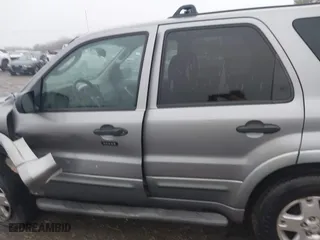 2007 Ford Escape XLT with VIN 1FMYU03177KB90563, listed as a IAAI auction lot 41566335 with 166,233 mi miles. Bid and sale history available at carsss.com. Image 14.