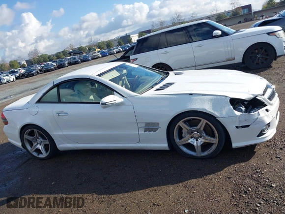 2011 Mercedes-Benz SL 550 z VIN WDBSK7BA8BF163043, wystawiony jako IAAI lot #41421075 z przebiegiem 36 875 mil mil oraz . Historia ofert i sprzedaży dostępna na DreamBid. Obrazek 13.