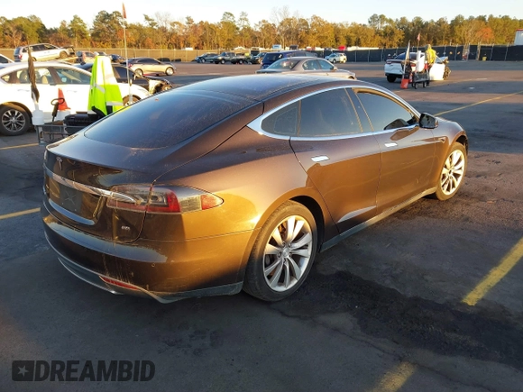 2013 Tesla Model S with VIN 5YJSA1CN7DFP22690, listed as a IAAI auction lot 40981089 with 188,057 mi miles. Bid and sale history available at carsss.com. Image 4.