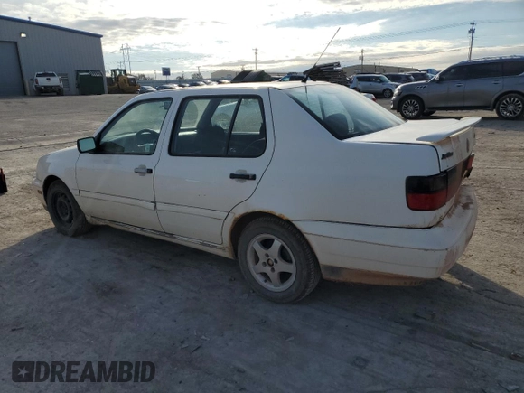 1998 Volkswagen Jetta z VIN 3VWVA81H4WM127083, wystawiony jako Copart lot #88396925 z przebiegiem 192 757 mil mil oraz Szkoda całkowita • Salvage title. Historia ofert i sprzedaży dostępna na DreamBid. Obrazek 2.