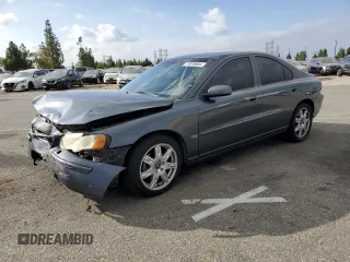 2005 Volvo S60 with VIN YV1RS592352481130, listed as a Copart auction lot 71870684 with 137,803 mi miles and Salvage Title. Bid and sale history available at carsss.com. Image 1.