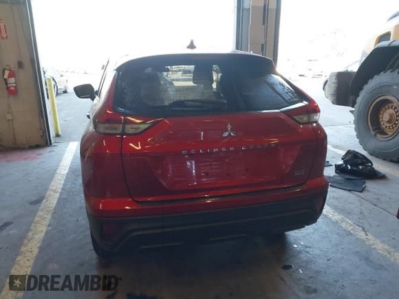 2022 Mitsubishi Eclipse Cross LE z VIN JA4ATVAA6NZ013879, wystawiony jako IAAI lot #41450278 z przebiegiem 33 830 mil mil oraz . Historia ofert i sprzedaży dostępna na DreamBid. Obrazek 17.