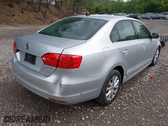 2013 Volkswagen Jetta SE с VIN 3VWDP7AJ5DM367473, выставлен на аукционе IAAI как лот 42541037 с пробегом 132 614 миль миль и . История ставок и продаж доступна на DreamBid. Изображение 4.