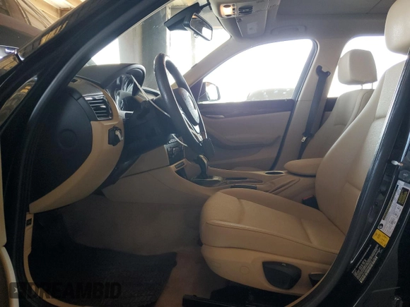 2013 BMW X1 28i z VIN WBAVM1C50DVW43672, wystawiony jako Copart lot #60318395 z przebiegiem 59 636 mil mil oraz Szkoda całkowita • Salvage title. Historia ofert i sprzedaży dostępna na DreamBid. Obrazek 7.